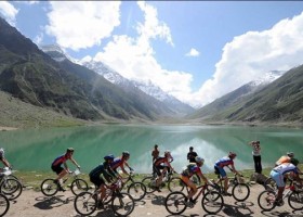 Mountain biking to Chisapani